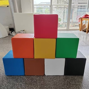 Miękkie autko na biegunach w kolorze niebieskim i r&oacute;żowym dla dzieci