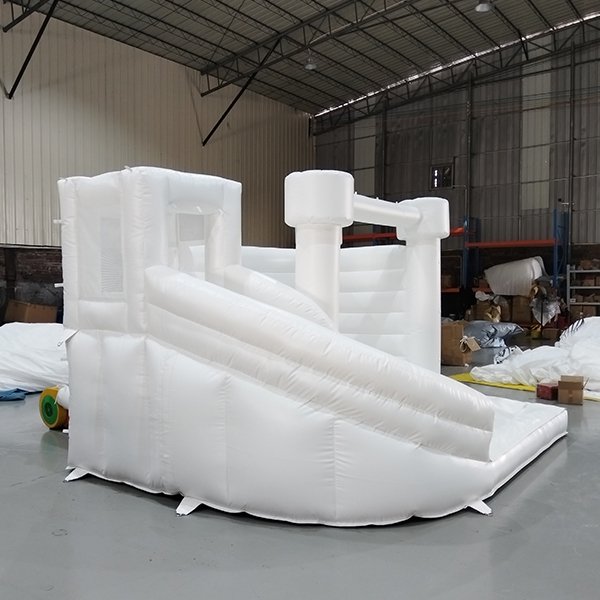 Aire de jeux gonflable blanche durable pour location et fête