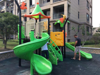 Kinder-Spiralrutsche Wohnspielbereich.JPG