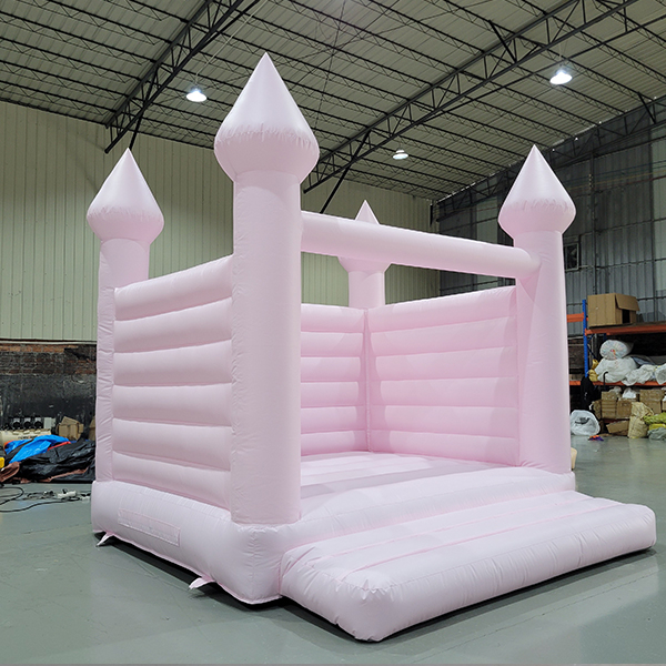 castello-gonfiabile-rosa-casa-per-bambini
