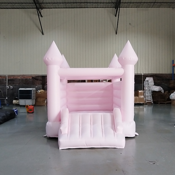 castello-gonfiabile-rosa-con-soffiatore