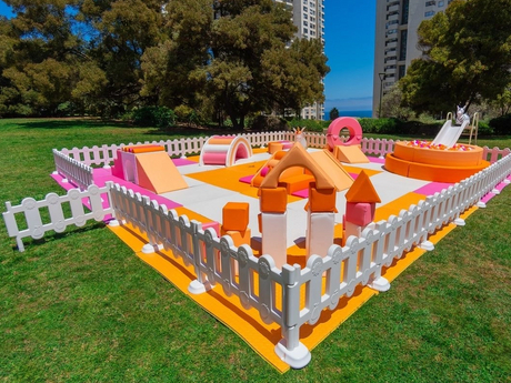 Juego de juegos suaves al aire libre, equipo de juego colorido para niños pequeños con cerca y piscina de pelotas_1055_791.jpg