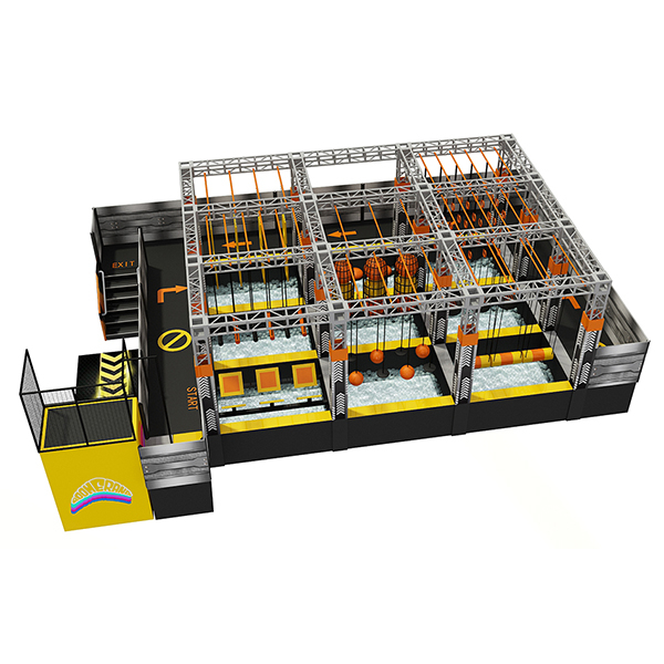 Orange-schwarzer Ninja-Krieger-Hindernispark mit Schaumgrube und Kletterseilen