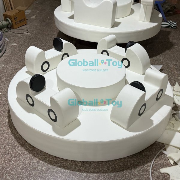 Si&egrave;ges d'auto souples pour enfants dans les terrains de jeux int&eacute;rieurs et les &eacute;v&eacute;nements