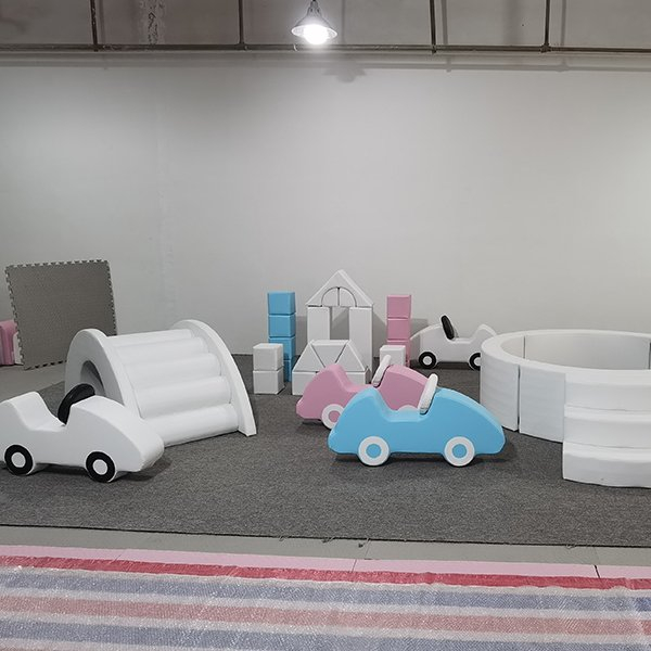 witte-soft-play-glijbaan-en-ballenbak-set