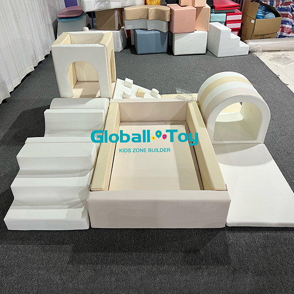 Zachte speeltoestellen voor kinderen