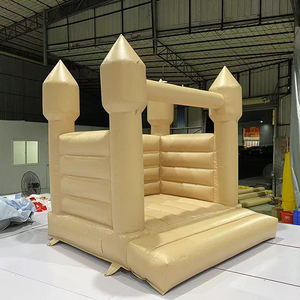 Casa de salto infl&aacute;vel bege para festa infantil e divers&atilde;o no quintal