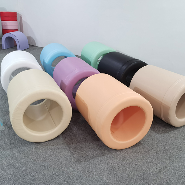 bebek partisi oyunları i&ccedil;in renkli yumuşak k&ouml;p&uuml;k tarama t&uuml;pleri