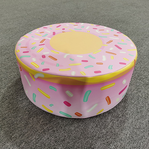 kursi-mainan-lembut-berbentuk donat-merah muda-dengan-taburan