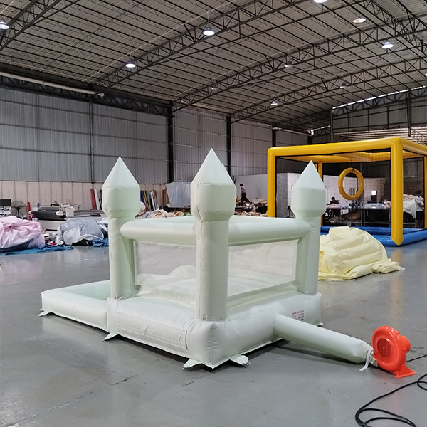 Witte-castle-bounce-house-met-slide-commercial-supplier
