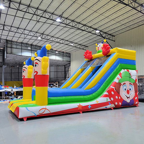 parque-inflable-con-tema-circense-para-eventos-infantiles