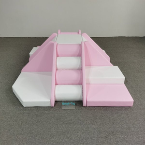 soft-play-escalade-pyramide-set-aire de jeux-int&eacute;rieure-fournisseur-d'&eacute;quipement-beige-blanc