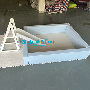 Piscine &agrave; balles pour aire de jeux