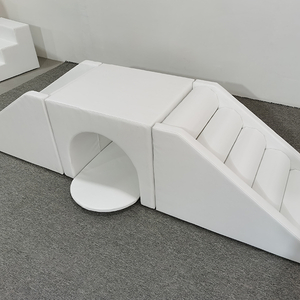 Modular White Soft Play Ball Pit dengan slide roller panjat dan terowongan merangkak untuk zona bermain indoor balita dan pengaturan taman bermain sewa pesta anak -anak