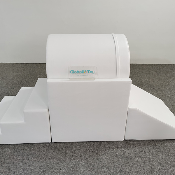 Kapalı mekan bebek etkinlikleri i&ccedil;in beyaz k&ouml;p&uuml;kl&uuml; tarama t&uuml;neli kombinasyonu