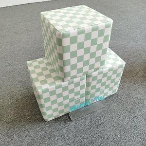 cubo-de-juego-suave-a-cuadros-verdes-para-niños