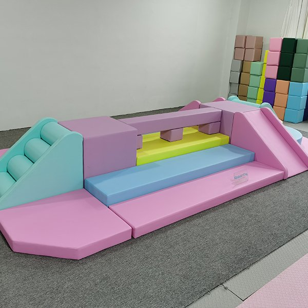 pastel-soft-play-glijbaanset-met-klimtrappen