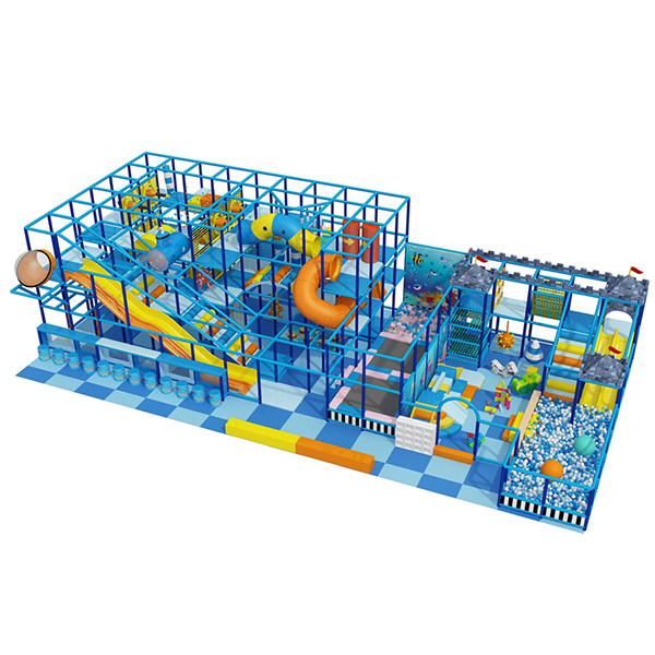 niestandardowy kryty plac zabaw z rurkami w stylu oceanicznym i miękkimi elementami do zabawy