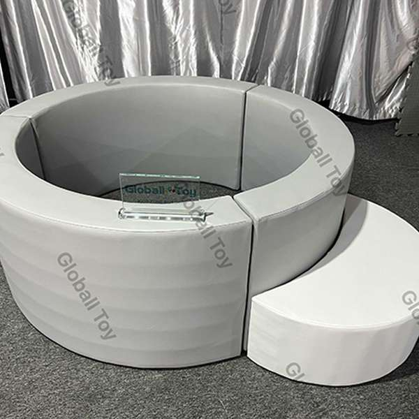 Piscina per palline da gioco morbida rotonda blu e bianca con gradino per parco giochi al coperto per bambini e centro divertimento per feste di compleanno