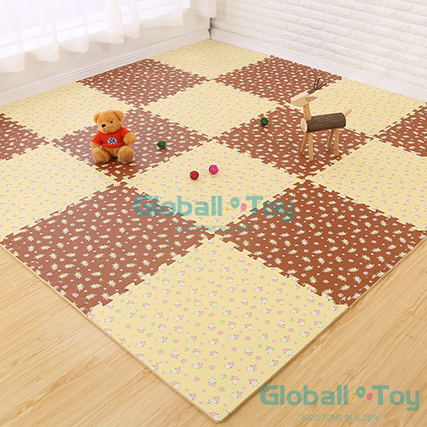 tapete de jogo macio com padr&atilde;o de flores, azulejos entrela&ccedil;ados marrons e amarelos