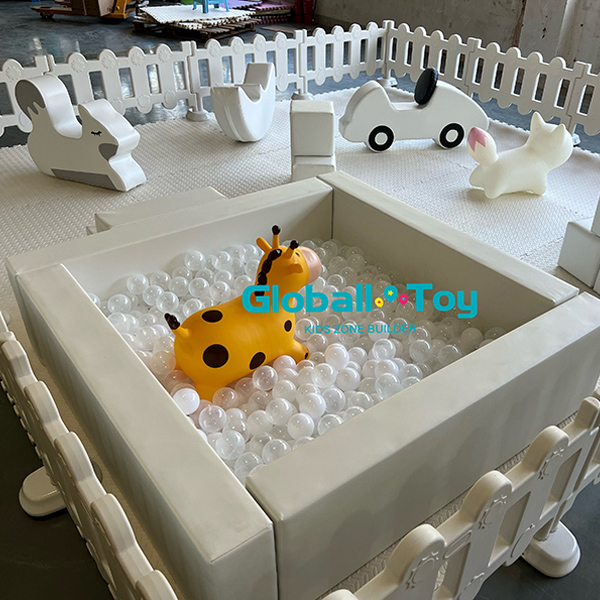 Witte zachte speelset voor ballenbak voor kinderen