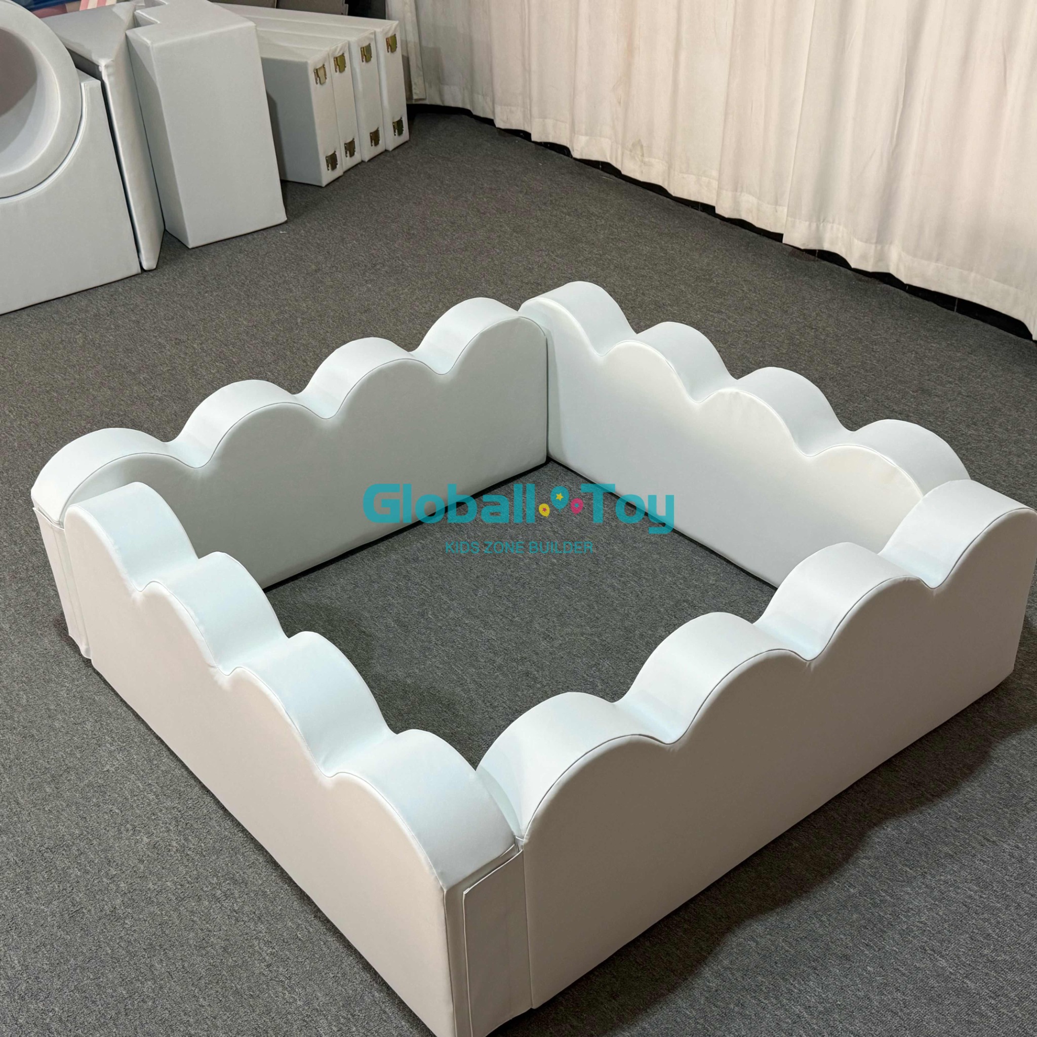 Küçük çocuklar için minimalist tasarımlı yumuşak oyun çiti