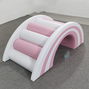 Rosa-weißer Regenbogenbogen, weicher Kletterer zum Spielen für Kleinkinder