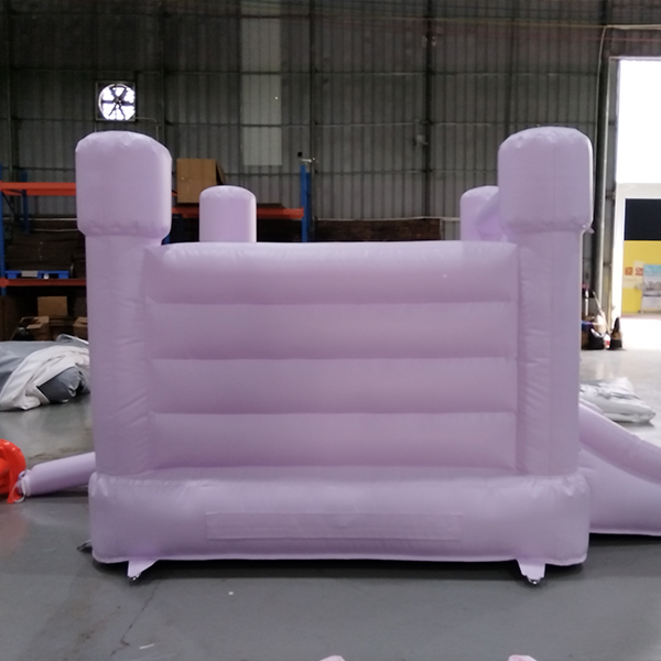 pemandangan-rumah-pantul-ungu-tiup-pastel