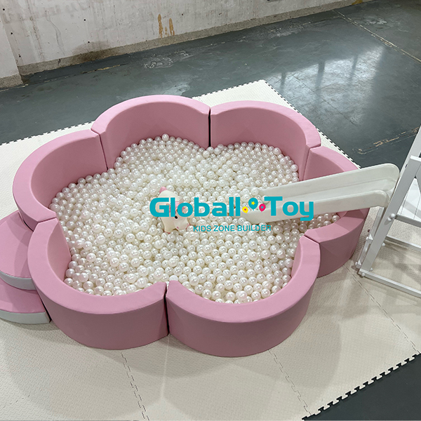 Peralatan bermain lembut di dalam ruangan