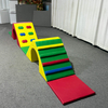 Veelkleurige Soft Play Bridge-klimset met getextureerde treden voor peuters Educatieve speeltoestellen voor binnenspeeltuinen