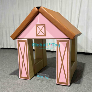 Projekt domu dla dzieci Soft Play z brązowym dachem i różowymi ścianami