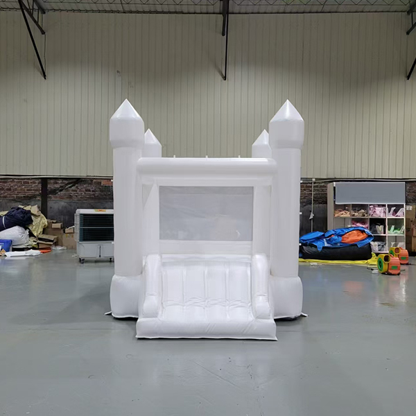 Maison gonflable faite sur commande de rebond de glissi&egrave;re en blanc pour l'amusement ext&eacute;rieur