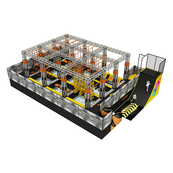 kommerzielles Ninja-Kurslayout mit schwingenden Bällen und verzogener Wandstruktur