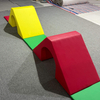 Veelkleurige Soft Play Bridge-klimset met getextureerde treden voor peuters Educatieve speeltoestellen voor binnenspeeltuinen