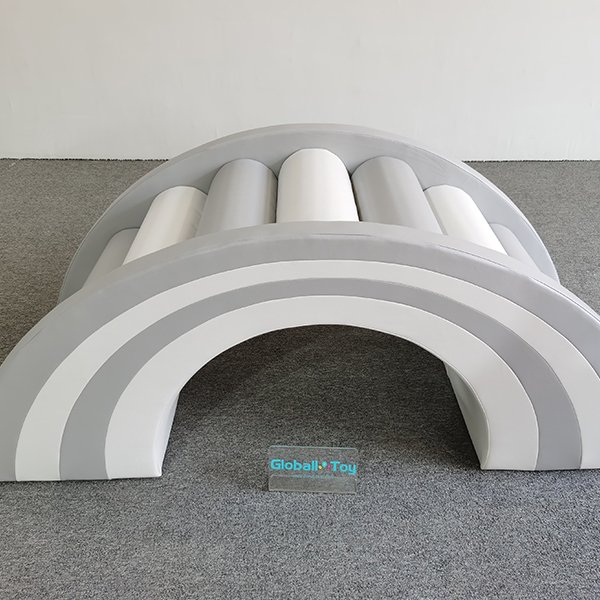 indoor-soft-play-arch-roller-brug-grijs-wit