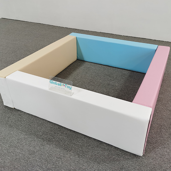 pastel-soft-play-vierkante-ballenbak-voor-peuters