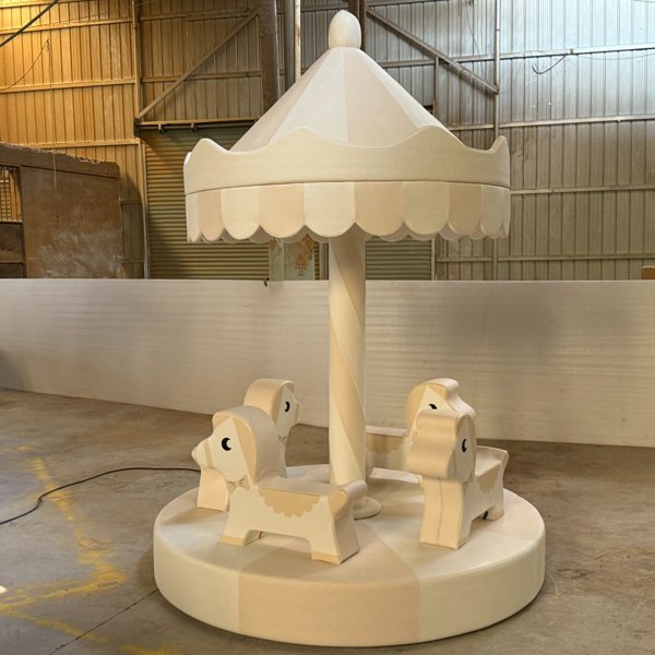Paseo a caballo en carrusel de juego cremoso y suave para divertir a los ni&ntilde;os peque&ntilde;os