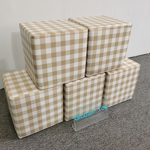 cubo-de-juego-suave-para-niños-a-cuadros-beige