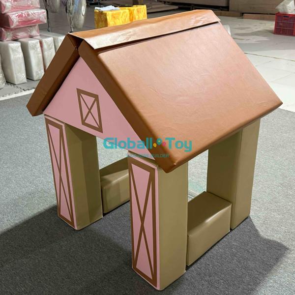 Face arrière de la maison pour enfants Soft Play avec un design fonctionnel