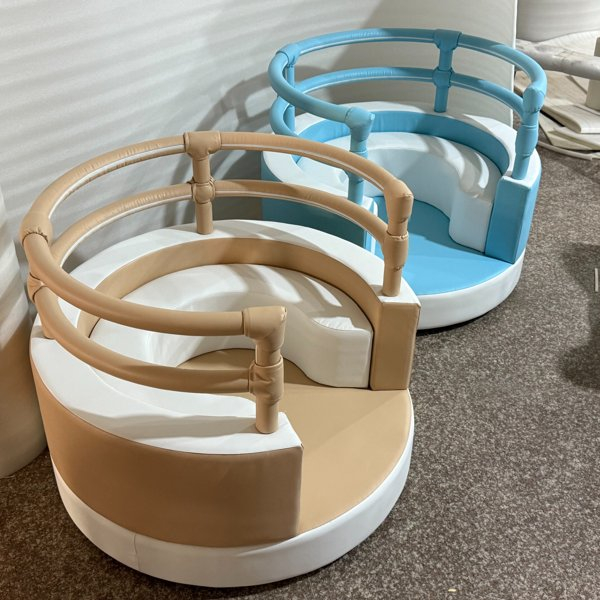 Cadeira carrossel bege macia para crianças para playground interno