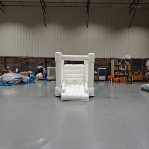 casa-inflable-blanca-con-tobog&aacute;n-parque-interior-comercial-de-alquiler