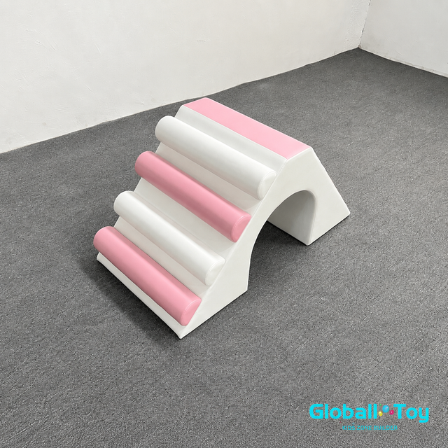 fornitore di sistemi di rampe-arco-di-arrampicata-soft-play-per-parchi-giochi-al-coperto