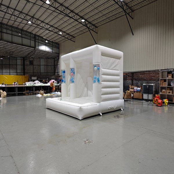 area giochi coperta-evento-soft-play-castello-gonfiabile-bianco